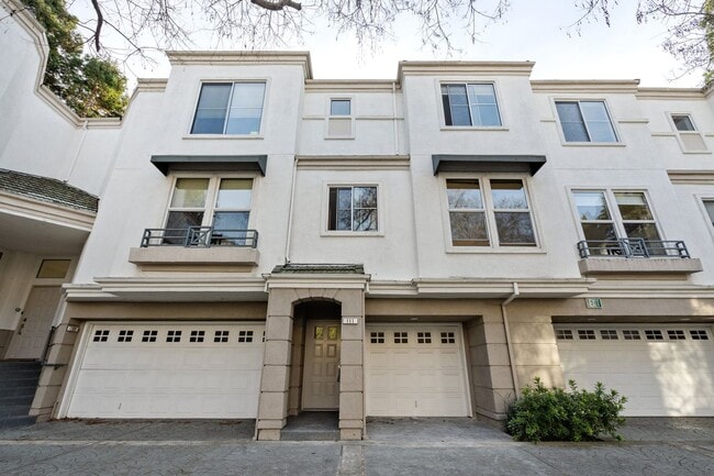 Primary Photo - PRIZED UNIT IN RESORT-LIKE COMMUNITY EXCEL...