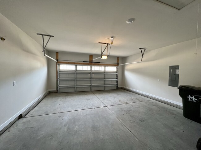 Building Photo - 25017 Westwick Ln