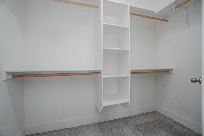 Building Photo - 5967 W Daphne Dr