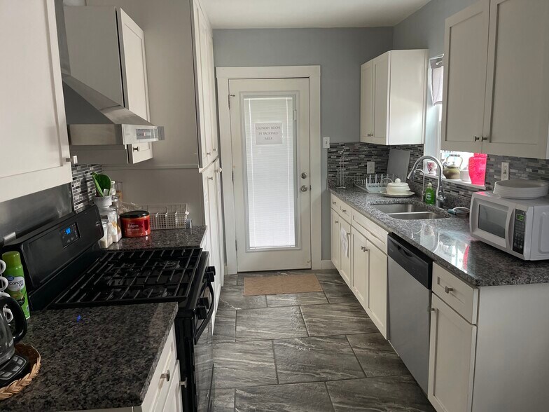 Building Photo - 4505 Pershing Dr
