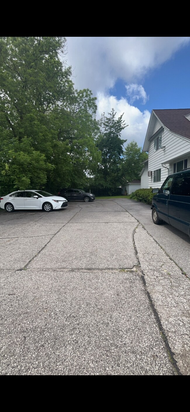 Building Photo - 1619 Court St