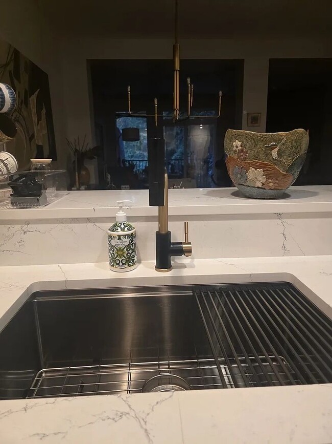 Building Photo - Bright & Renovated 3-Bed Condo in Northshore Summit