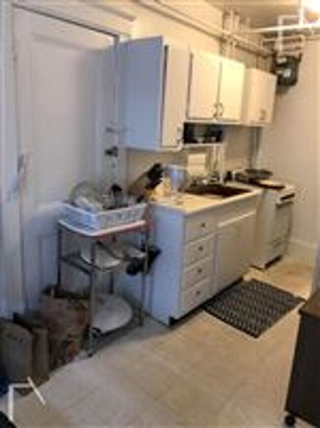 Building Photo - Classic Boston Studio | Elevator Building, Laundry & Parking Available