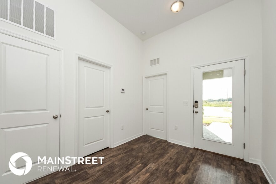 Building Photo - 333 Hidden Lk Lp