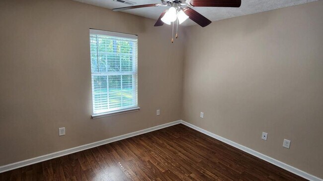 Building Photo - 165 Woodland Pk Lp