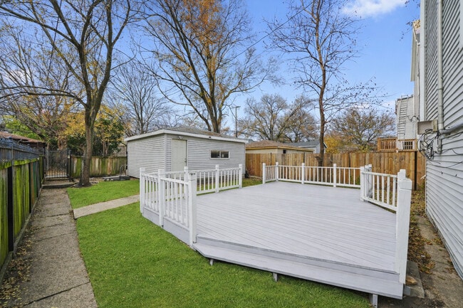 Building Photo - 8026 S Coles Ave