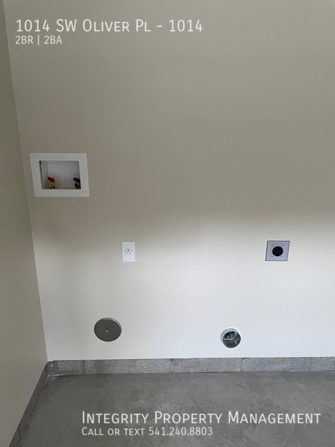 Building Photo - 1014 SW Oliver Pl