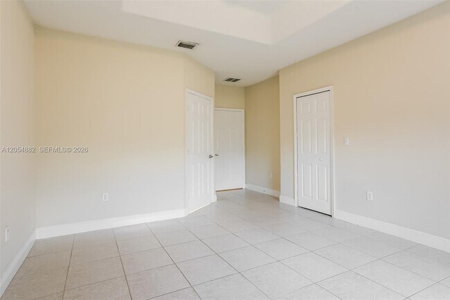 Building Photo - 213 SW 15th Pl