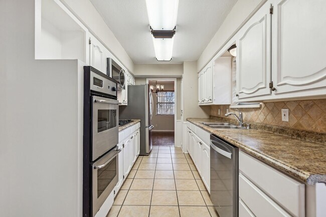 Building Photo - 9611 Meadowhill Dr