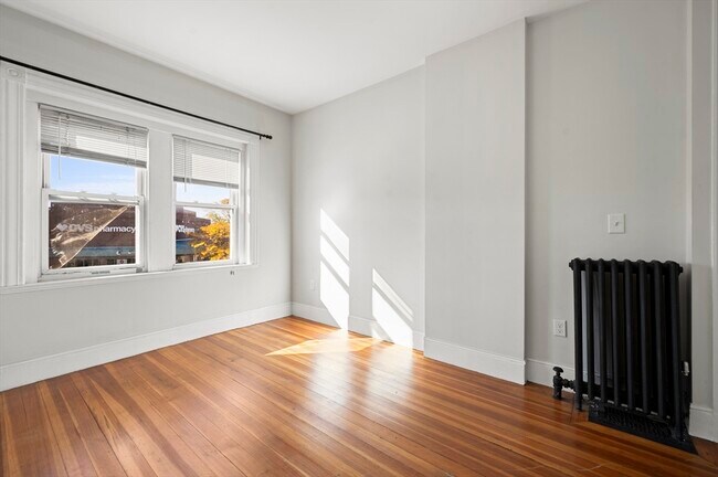 Building Photo - 493 Broadway