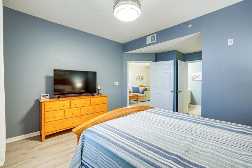 Building Photo - 15430 Bellamar Cir