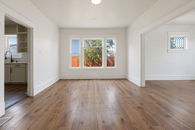 Building Photo - 1113 W Montgomery Ave