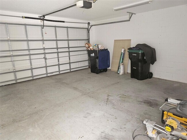 Building Photo - 9153 Oak Fern Dr
