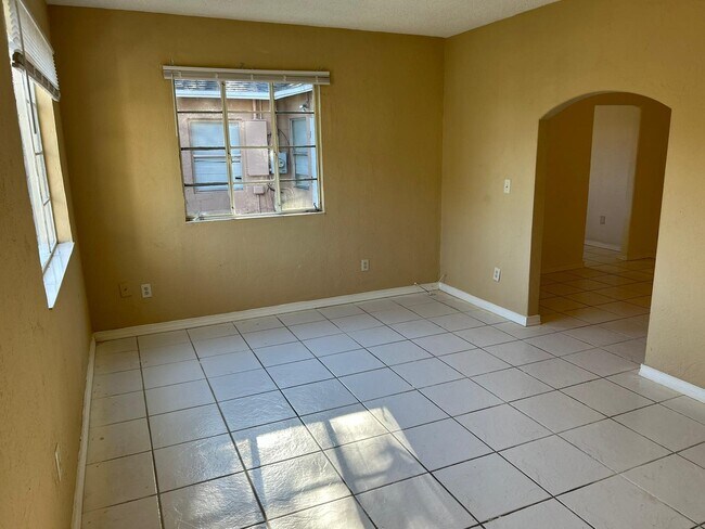 Building Photo - 4246 Minoso St