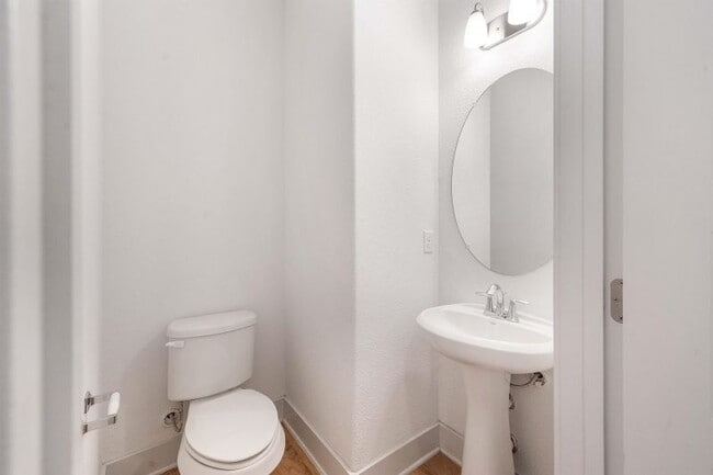 Building Photo - 1408 Casa Dr