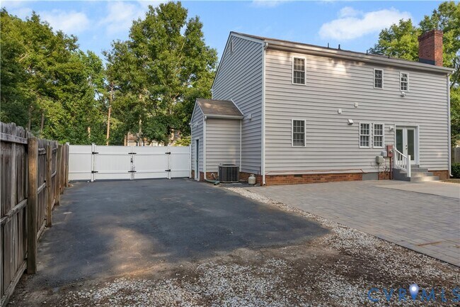 Building Photo - 2222 Early Settlers Rd