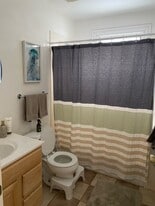 Building Photo - 605 4th St NE