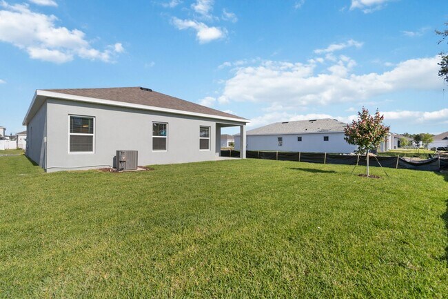 Building Photo - Beautiful New Energy Efficient 4/2 Close t...
