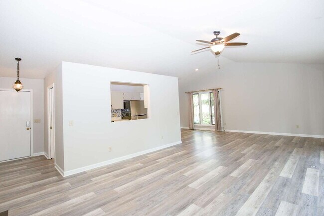 Building Photo - 50 Surry Cir N