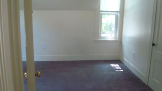 Building Photo - 818 Amesbury Rd