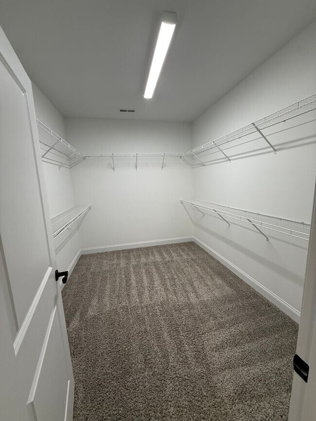 Building Photo - Ooltewah Gem! 3BR Home with Pool + Walking Trails