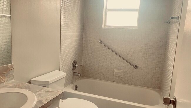 Building Photo - 177 Flanders C