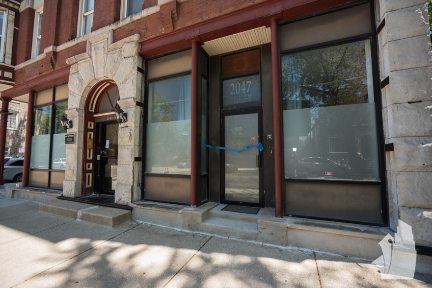 Primary Photo - 2049 N Hoyne Ave