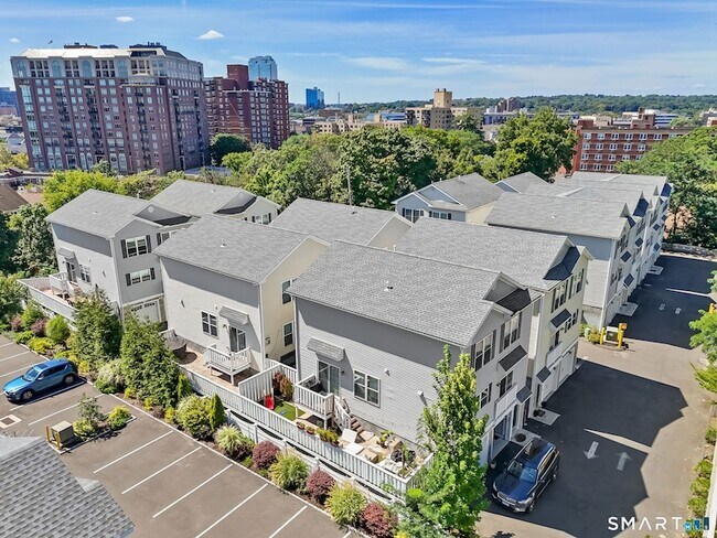 Building Photo - 27 Terrace Pl