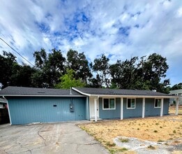 Building Photo - 16116 Mistletoe Ln