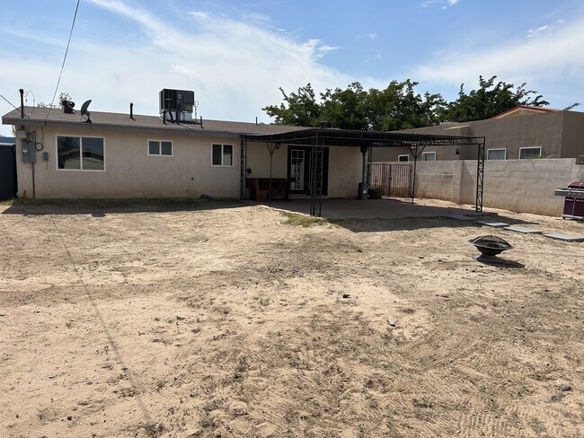 Building Photo - 1140 Yerba Rd SW