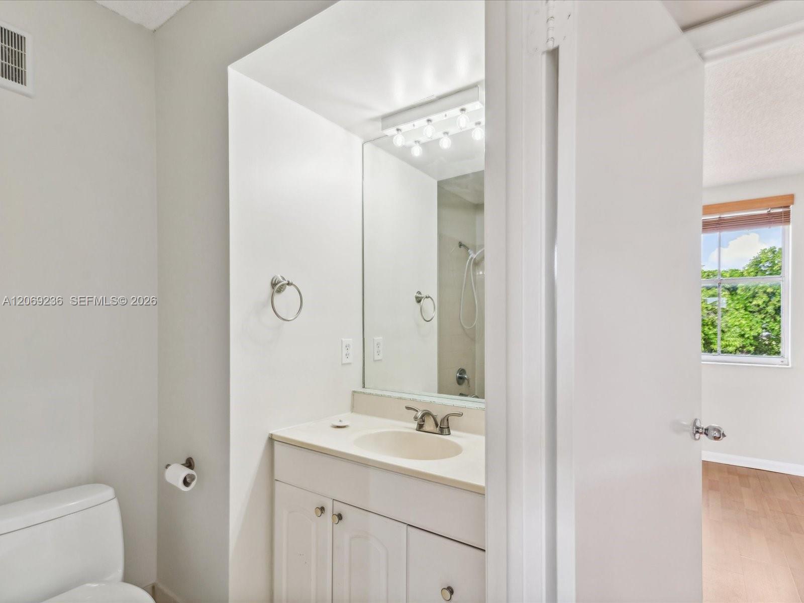 Building Photo - 390 NW 86th Pl
