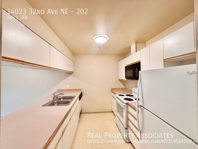 Building Photo - 14023 32nd Ave NE