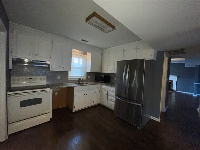 Building Photo - 5 Bedroom 2.5 Bath Rental in Newport News ...