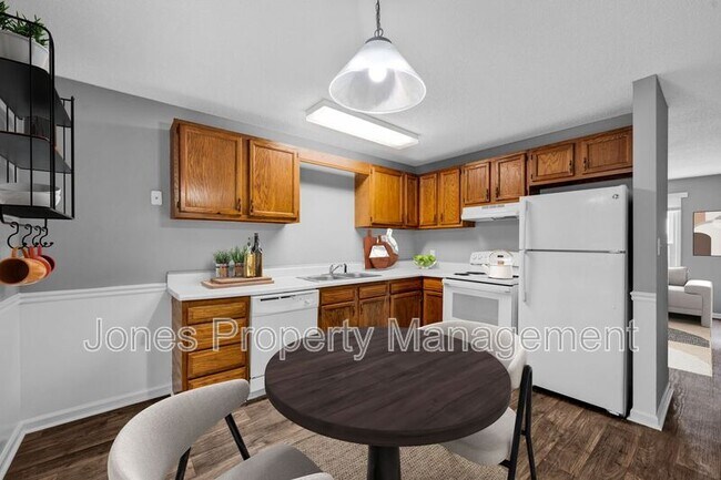 Building Photo - 2620 White Oak Ln