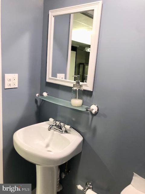 Building Photo - 15 Robin Ridge Ct