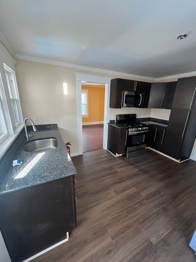 Building Photo - Large 3 Bed/1 Bath Scranton Single Family ...