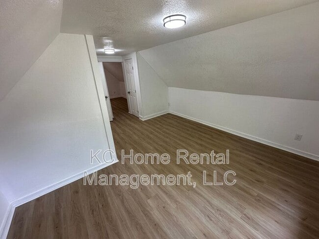 Building Photo - 2958 Lockridge Ave