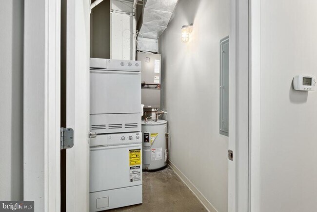 Building Photo - 412 S 13th St