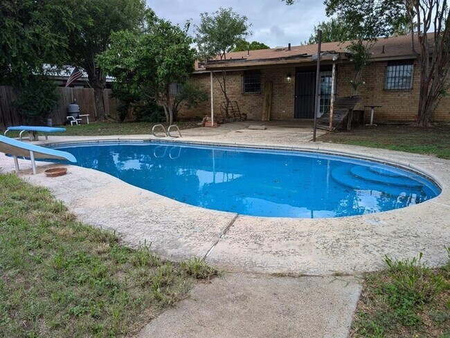 Building Photo - 4710 Pita Dr