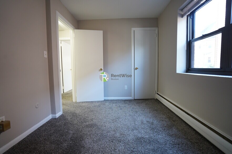 Building Photo - 39 Shepard St