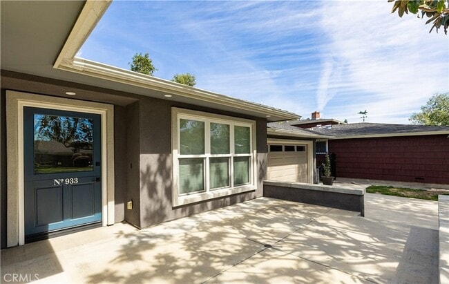 Building Photo - 933 W Riviera Dr