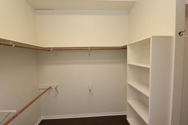 Building Photo - 7950 Riviera Ct