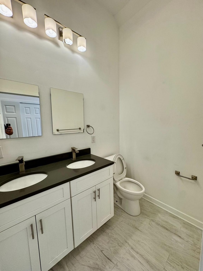 Building Photo - 2722 Master St