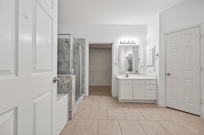 Building Photo - 14914 W Bend Dr