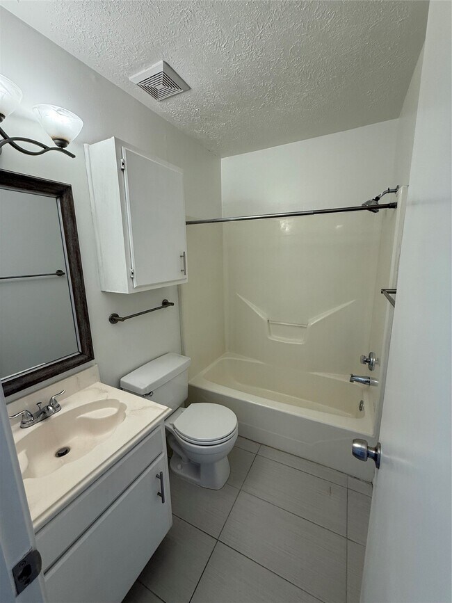 Building Photo - 17011 Macleish Dr