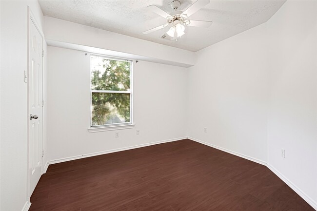 Building Photo - 16106 Greenport Ln