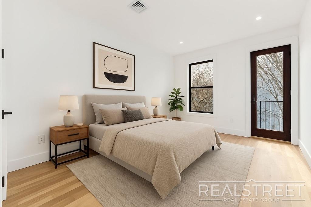 Building Photo - Stunning 4 Bed 2 Bath in Clinton Hill with...