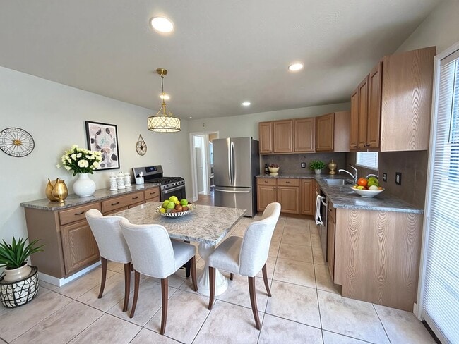 Building Photo - 3 bedroom, 2 bath Concord Home