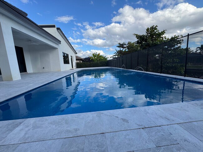 Building Photo - 1882 Coral Point Dr