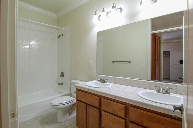 Building Photo - 4 Bedroom Mary Lake Home on Cul-De-Sac